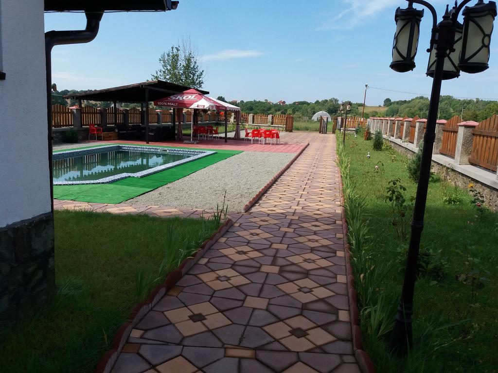 Casa Robi Hotel Pestisani Bagian luar foto