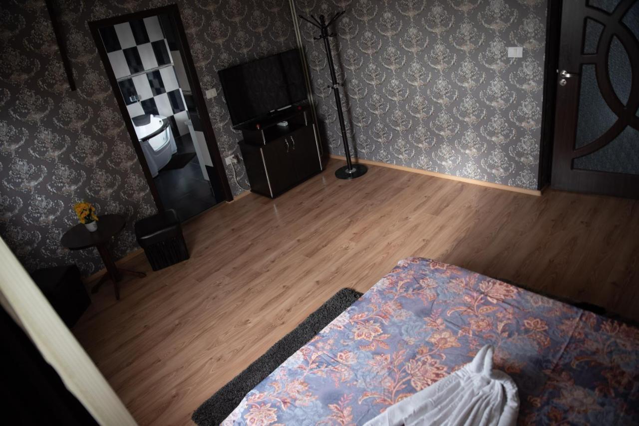Casa Robi Hotel Pestisani Bagian luar foto