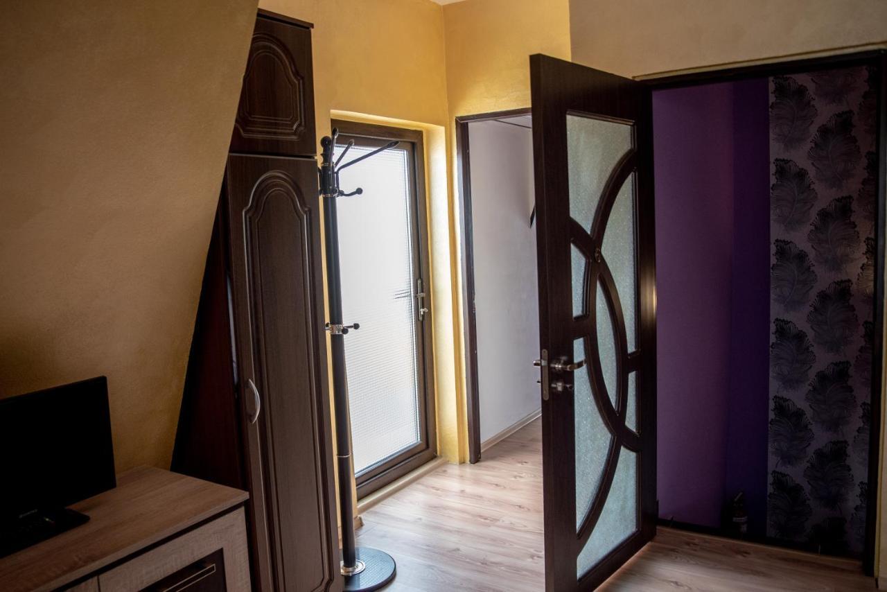 Casa Robi Hotel Pestisani Bagian luar foto