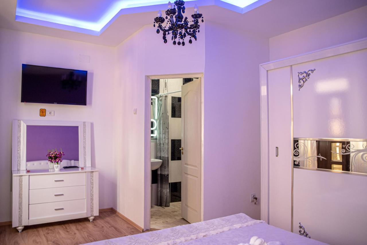 Casa Robi Hotel Pestisani Bagian luar foto