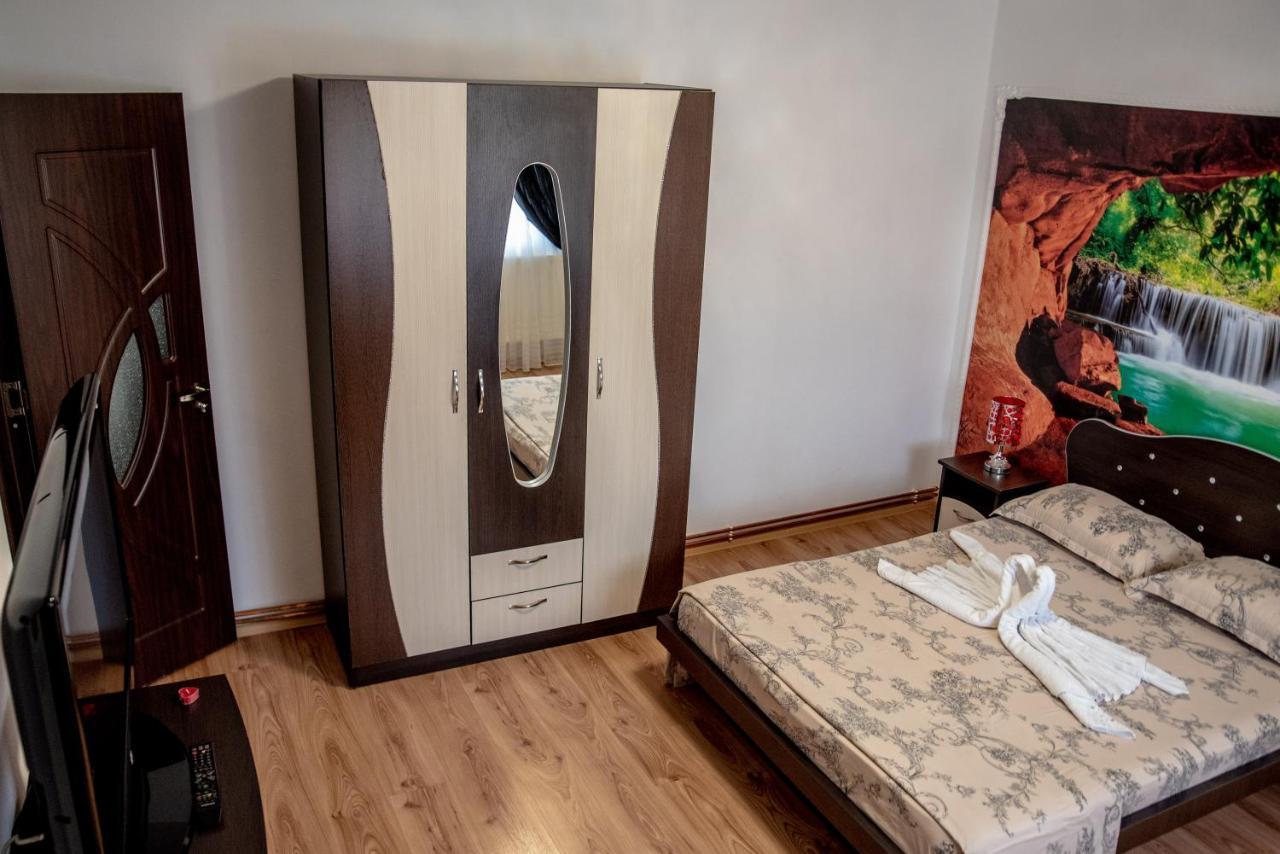 Casa Robi Hotel Pestisani Bagian luar foto