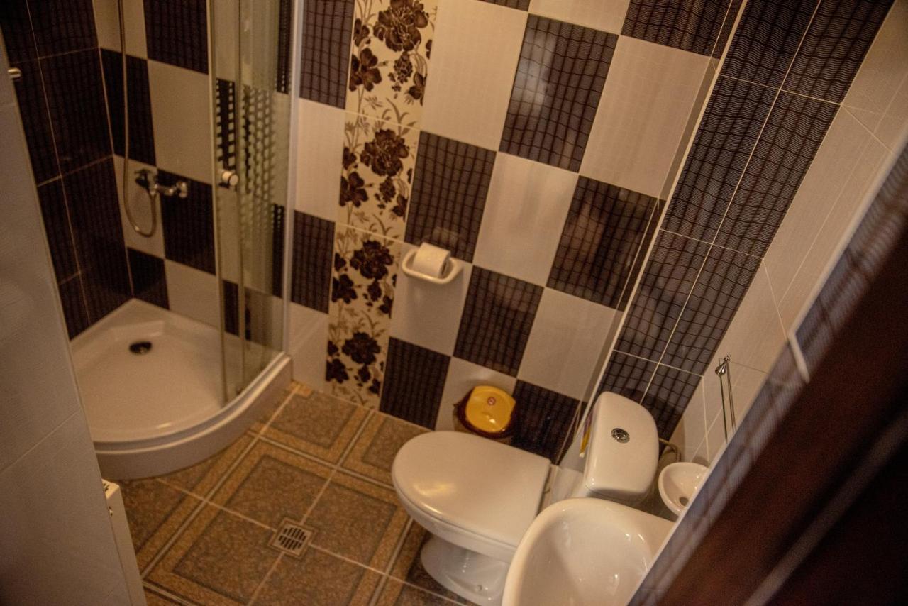 Casa Robi Hotel Pestisani Bagian luar foto