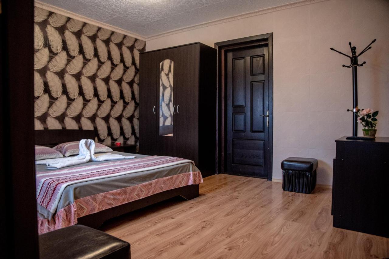 Casa Robi Hotel Pestisani Bagian luar foto