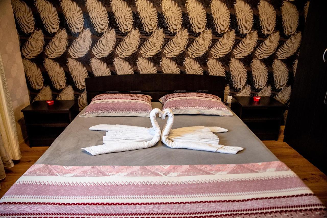 Casa Robi Hotel Pestisani Bagian luar foto