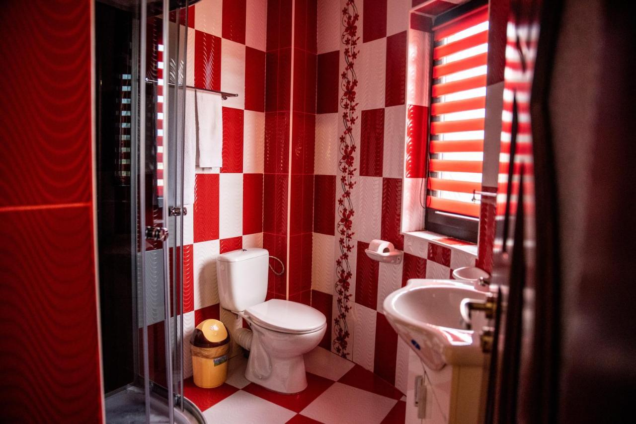 Casa Robi Hotel Pestisani Bagian luar foto