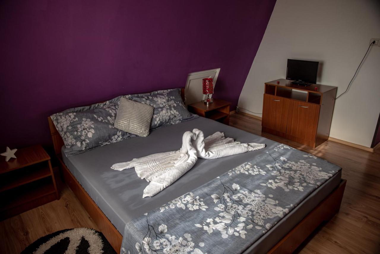Casa Robi Hotel Pestisani Bagian luar foto