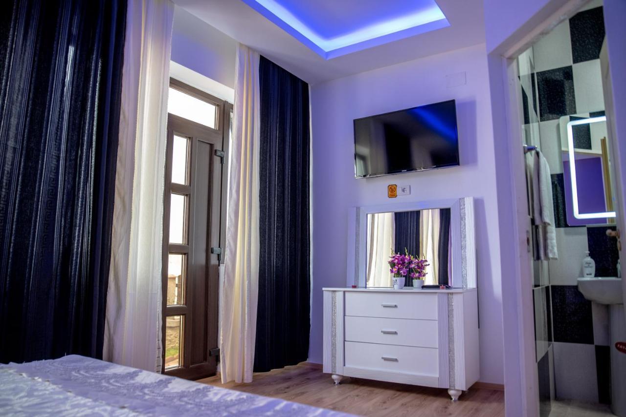 Casa Robi Hotel Pestisani Bagian luar foto