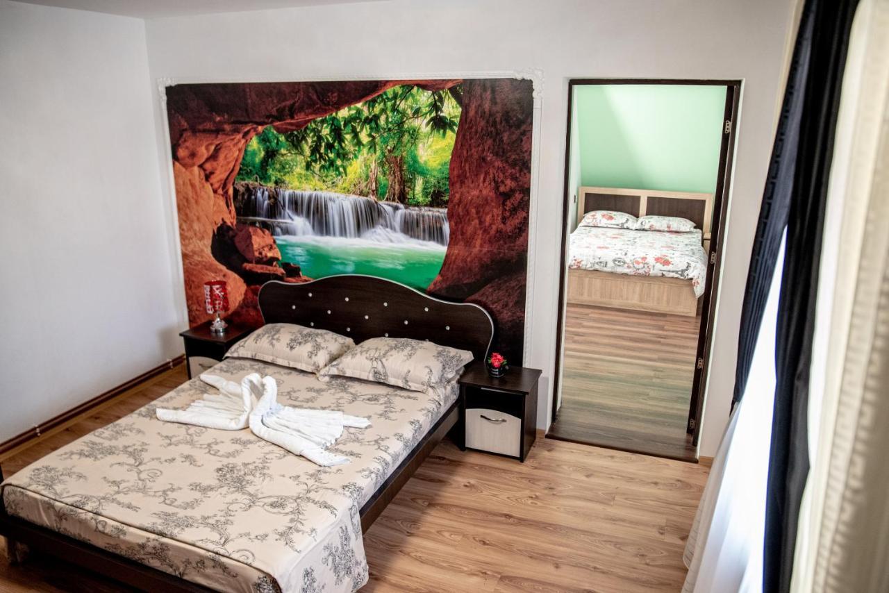 Casa Robi Hotel Pestisani Bagian luar foto