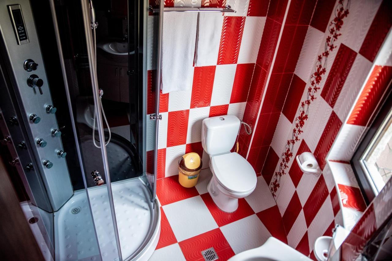 Casa Robi Hotel Pestisani Bagian luar foto