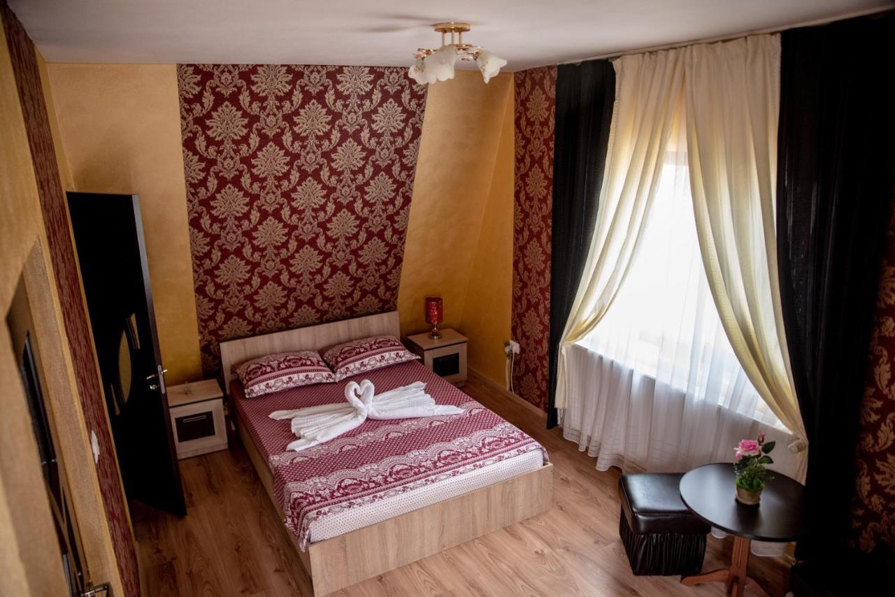 Casa Robi Hotel Pestisani Bagian luar foto