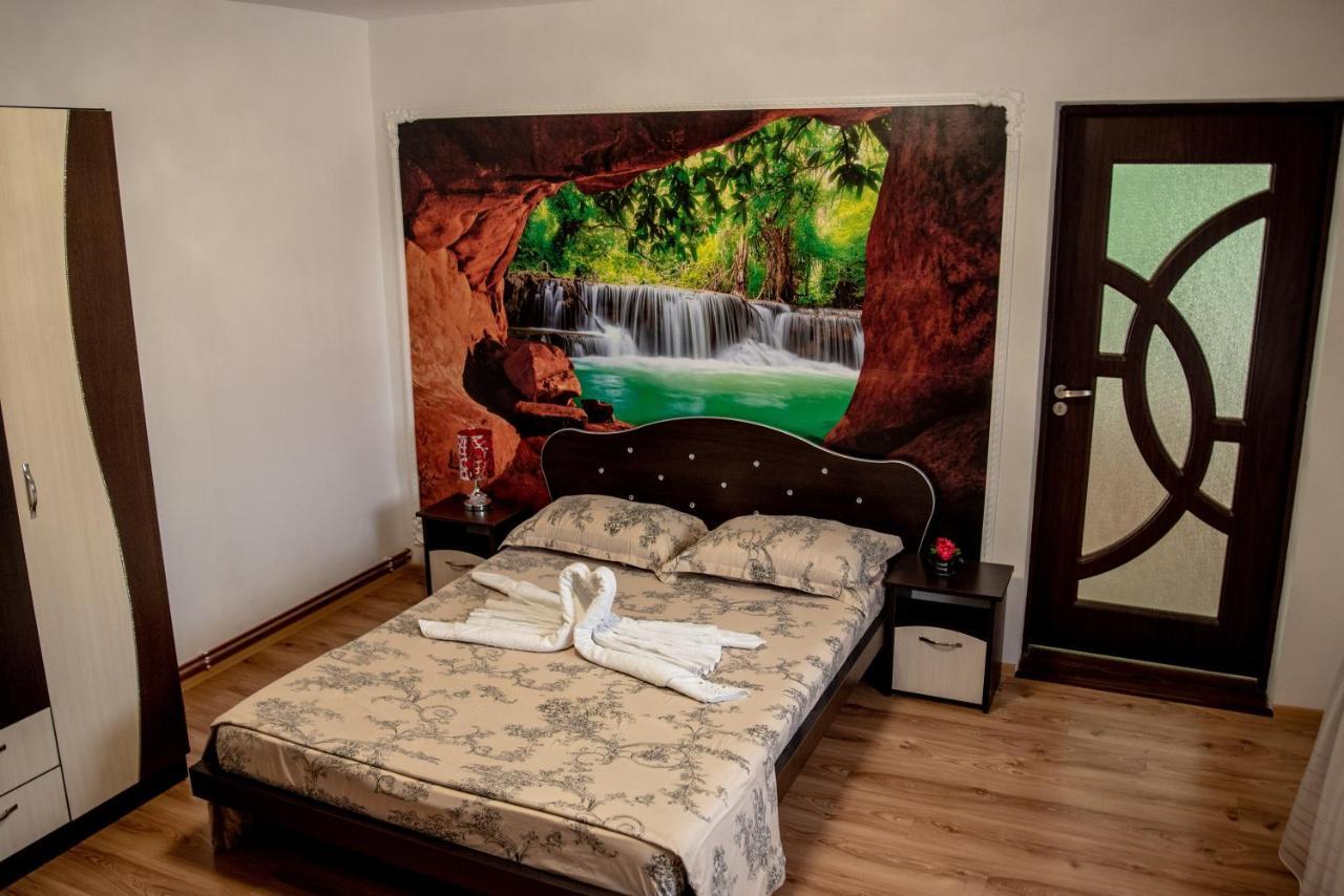 Casa Robi Hotel Pestisani Bagian luar foto