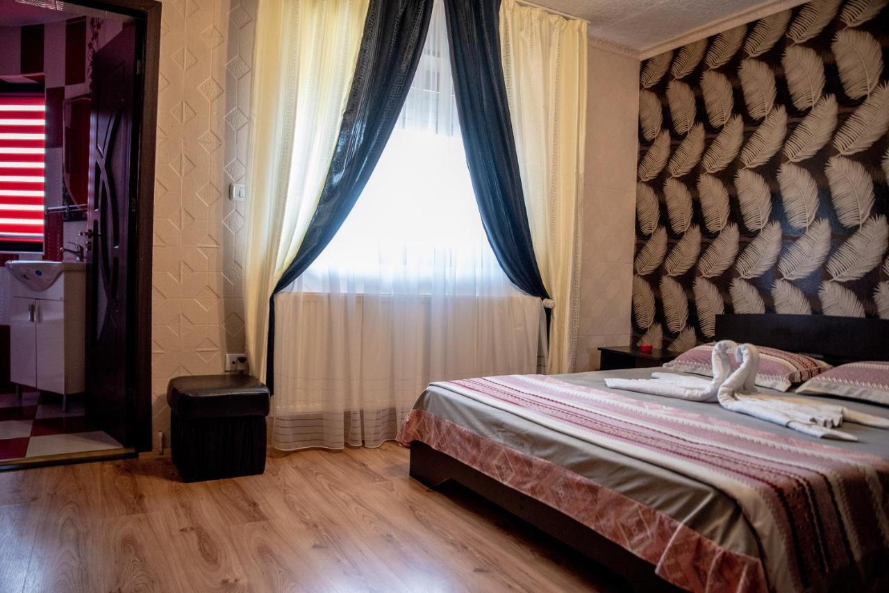 Casa Robi Hotel Pestisani Bagian luar foto