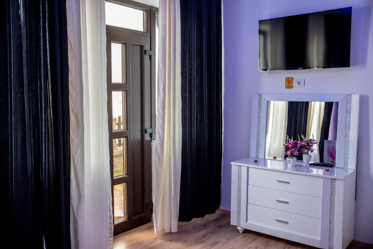 Casa Robi Hotel Pestisani Bagian luar foto